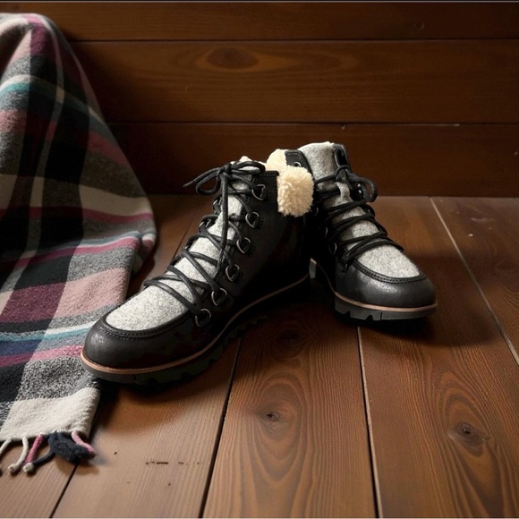 Sorel Women’s Back Leather Lace Up Boot Shearling Trim - Picture 4 of 7